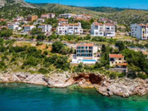 Marina Hotels in Vratarusa