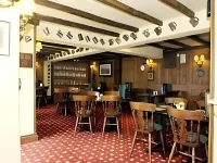 The Crown Inn Hotels in Broad Blunsdon