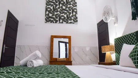 Almira Home Stay Banyuwangi Kota 3 Bedroom Syariah