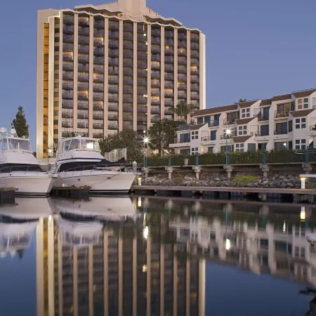 Hyatt Regency Mission Bay Spa and Marina Отели рядом с достопримечательностью «Пляж Мишен-Бич»