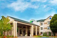 Holiday Inn Express & Suites Grand Rapids - Airport North Các khách sạn ở Lowell