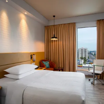 Four Points by Sheraton Chennai OMR Отели рядом с достопримечательностью «Парк развлечений VGP Universal Kingdom»