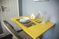 Central Studio Apartments in Stratford Upon Avon Hotels in Billesley