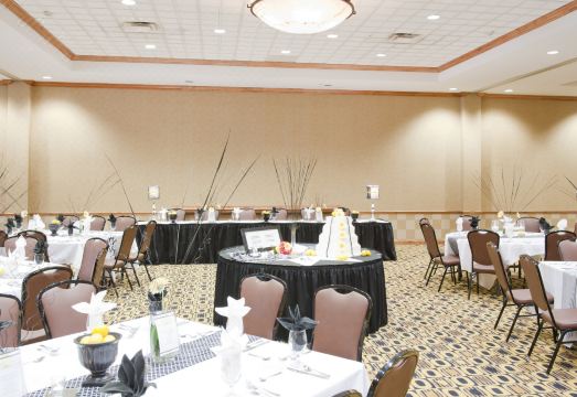 1. 햄프턴 인 & ..