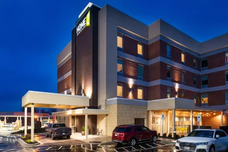 Home2 Suites by Hilton Charlotte Mooresville Отели рядом с достопримечательностью «Trump National Golf Club Charlotte»