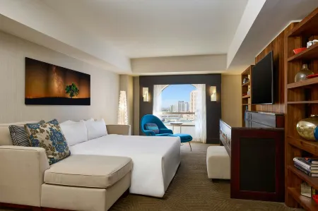 Renaissance Phoenix Downtown Hotel Отели рядом с достопримечательностью «Центральная библиотека Бертон Барр»