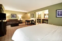 Hampton Inn & Suites Detroit-Canton Hotels in Canton