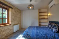 Maison Proche de Sarlat, au Pied du Château de Monfort