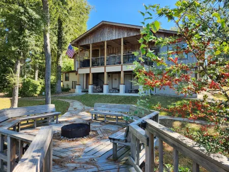 Stunning 3 Bedroom Lake House on South Toledo Bend