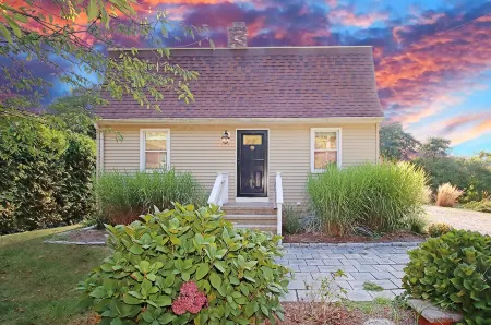 Sea Salt Air Changes Everything - ⭐️Stroll to Private Association Beach⭐️