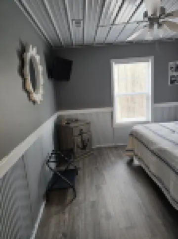 Very nice home minutes from the water in peaceful setting