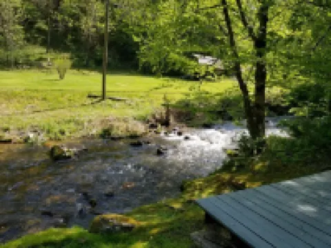 Quaint, peaceful, & creekside!  Alarka Peaceful Creek Cabin - Bryson City