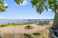Stunning 4 Bedroom Lake Home close to everything!!