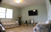 Breezy Cool Vacation Comfy House close to Beaches