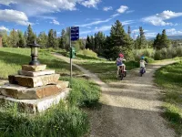 3bd/2.5bth Townhome w/attached garage + Arcade game - Walk to free bus stop