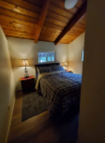 Cabin in the woods, ideal for long stays.