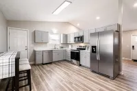 Ultimate Family Escape - 5BR 2.5BA - 2 Living Rooms