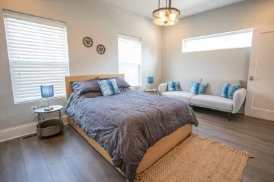 Big Blue: 2-Story Indy Home DwntnBook in the Next 24 Hours and Get 10% Off Các khách sạn ở 