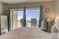 #4- HOLIDAY SALE! 2 BR BEACHFRONT condo!! King Bed!