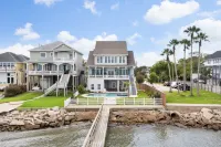 Kemah's Bayfront Getaway with Pool