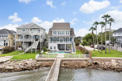 Kemah's Bayfront Getaway with Pool Hotel a Kemah