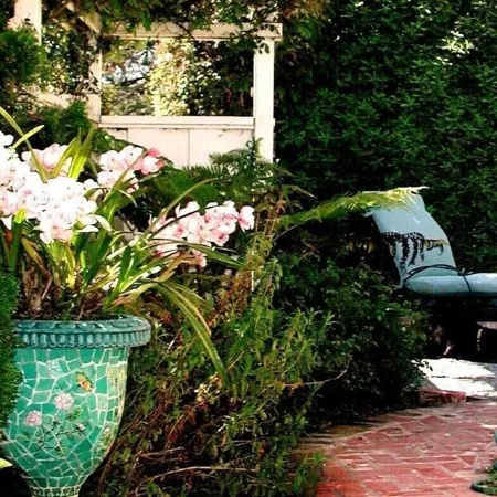 Charming Romantic Yacht Harbor Beach Cottage