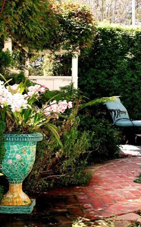 Charming Romantic Yacht Harbor Beach Cottage