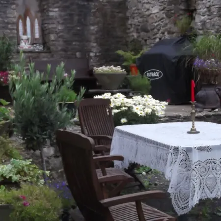 Private Annex to Manor Sleeps 6