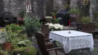 Private Annex to Manor Sleeps 6