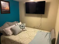 Cozy 1 bedroom cottage walking distance to Lake Michigan & downtown!