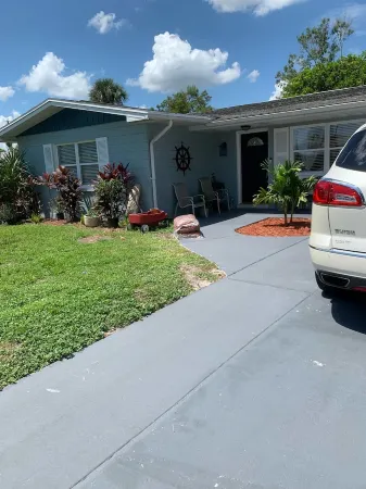 CAPTAIN’S QUARTERS Tropical pool house. Airport, Beaches, Usssa sports complex Отели рядом с достопримечательностью «Крейн Крик Променад»