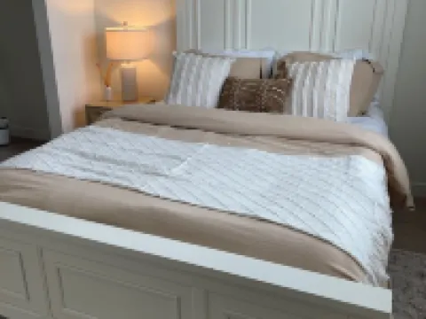 1 Bd/1 Ba w/ Pool, Gym, Hot Tub, Pickleball, Arcade, Pool Table, Shuffle Board Hotels in Draper