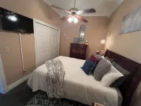 Hideaway Loft on Historic Main Street in Beautiful Brick Building. Hotel di Mammoth Spring