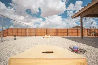 Joshua Tree National Park-Gorgeous Home-HotTub+Game Rm+Views+EV Charger!