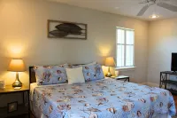 Peaceful Waterfront Summer Escape! Sunshine, King Suite, Private Dock