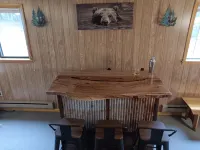 Bear Bottom Cabin. Your own getaway adventure!Sleeps 16 - 4 bedrooms Hotels in McHenry Township