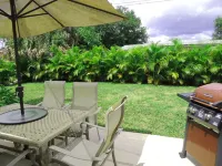 Breezy Villa - Minutes to Beaches - Fenced Yard - Pets Welcome - WiFi