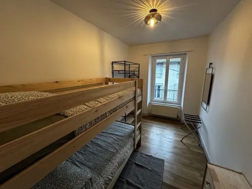 La Maison Blanche - Maison de Ville au Centre Village Montages - 15 min au ski Các khách sạn ở Cantal