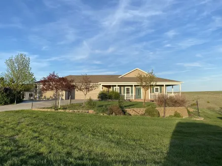 SPORTSMAN'S PARADISE, 5 Bedroom Home in Fort Peck, Montana
