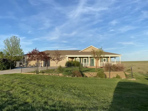 SPORTSMAN'S PARADISE, 5 Bedroom Home in Fort Peck, Montana