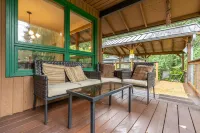Feel at home in the mountains by a creek w/hot-tub