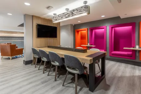 Hampton Inn Oakland Downtown-City Center Отели рядом с достопримечательностью «Юниверсити оф Калифорния Ботаникал Гарден»