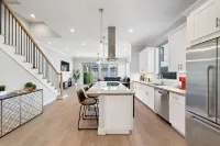 Heated Pool. Hot Tub. King Beds. Backyard W/Grill. 2 Living Rooms. Garage