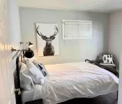 Central Location, Hot tub, Huge Yard, New Bathroom