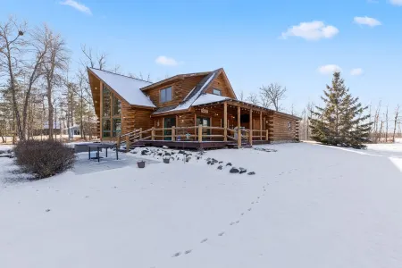 MillMann's Lodge on Dam Lake SaunaPontoonSwim GAME ROOM