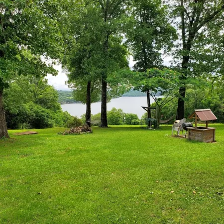 2-Bdrm Lake View/Access Cabin, Family/Pet Friendly, Large Screened Porch, Clean