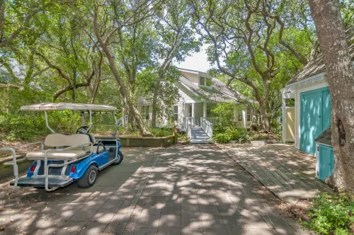 Beautiful quiet home on Bald Head Island - short walk to beach
