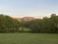 Sleeps 6, custom, gorgeous home on 180 acres, amazing views of Old Rag Mountain