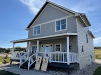 Entire home steps from the Missouri River! Hotels in Oacoma