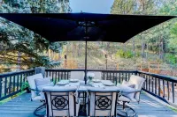 Modern home with privacy of the hills right in town! - Boutique